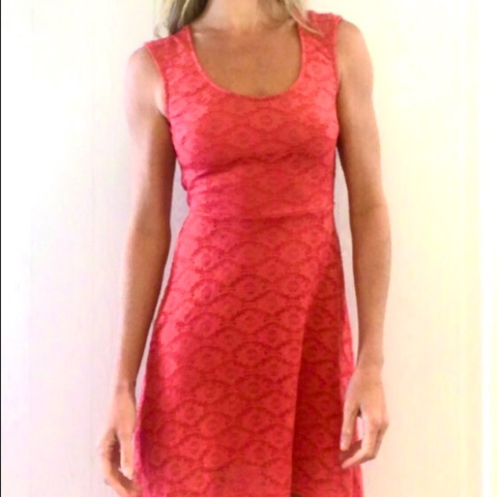 🦩Dark pink lace dress with open back